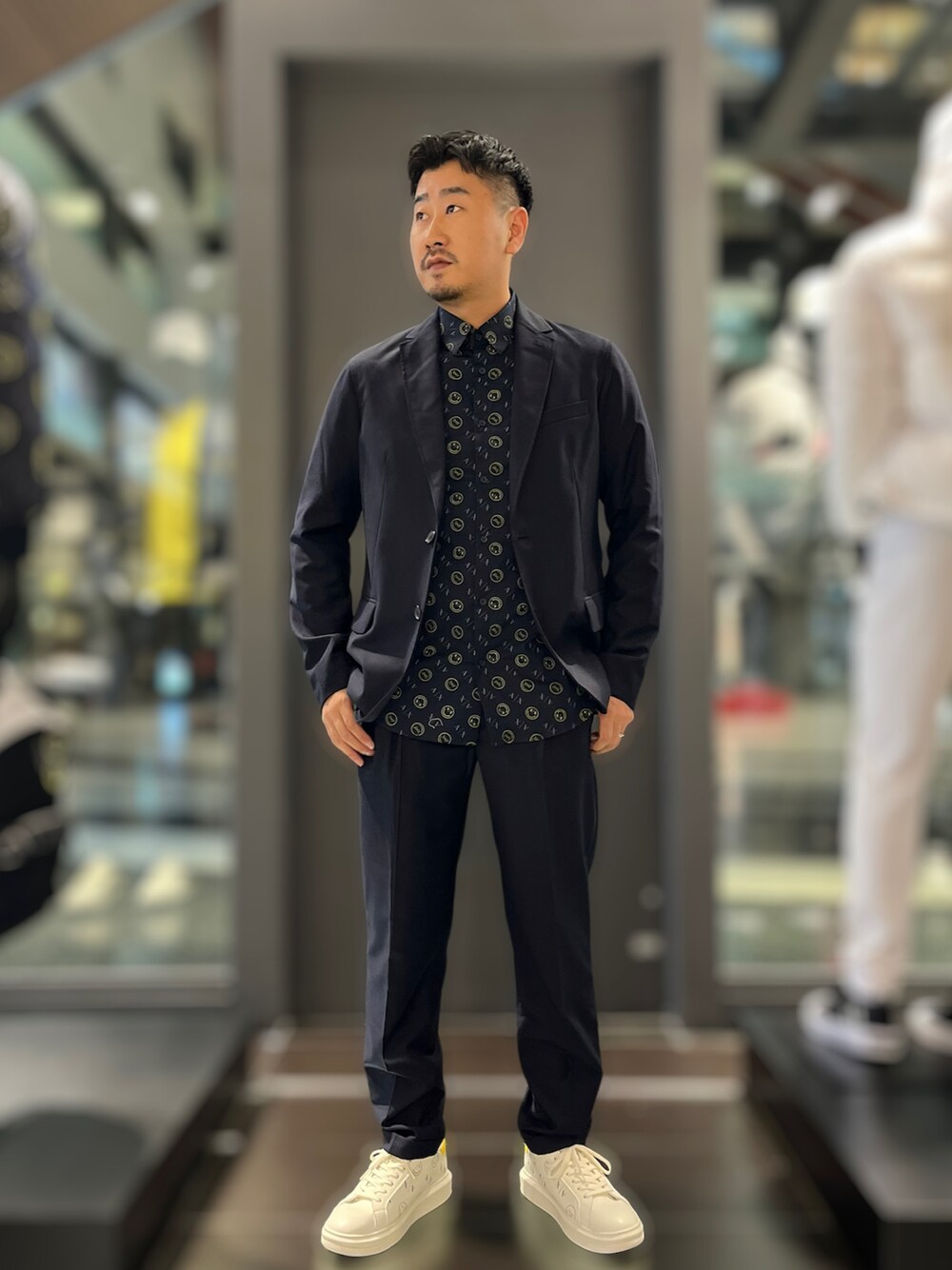 「armaniexchange、ARMANIEXCHANGE、AXchanger、AXchange、AXSmiley、スマイル」｜「ARMANI EXCHANGEの【A|X アルマーニ エクスチェンジ】テーラードジャケット（テーラードジャケット、ブルー系）」を使った、nagaidayoさん（メンズ・173cm）の秋コーディネートの1枚目の写真