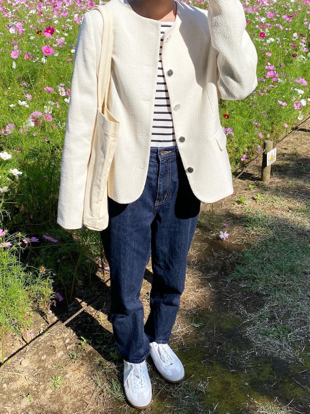 「韓国ファッション、韓国コーデ、ツイードジャケット」｜「UNIQLOのハイライズストレートジーンズ(丈長め82cm）（デニムパンツ、ブルー系）」を使った、myfn11さん（レディース・158cm）の秋コーディネートの1枚目の写真