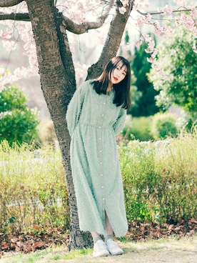 「Ray BEAMS（レイビームス）のアイテム」を使った、篠崎かりんさん（レディース・162cm）の春コーディネート