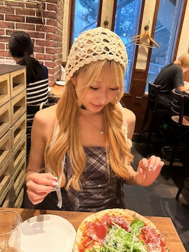 「アイテム（チューブトップ）」を使った、篠崎かりんさん（レディース・162cm）の秋コーディネート