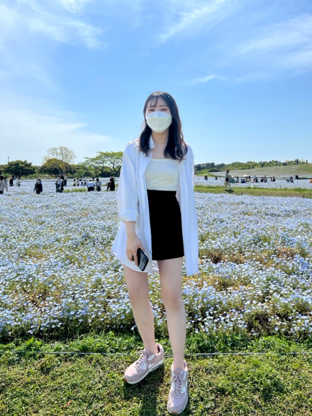 「大人カジュアル、サイクリング、Polo Ralph Lauren、シャツスタイル、mystic、ハーフパンツ、NIKE、エアマックス、ネモフィラ、ビッグシルエット、シンプル、ホワイト、ブラック」｜「POLO RALPH LAURENのアイコニック オックスフォード シャツ（シャツ/ブラウス、ホワイト系）」を使った、mackeyさん（レディース・156cm）の春コーディネートの1枚目の写真