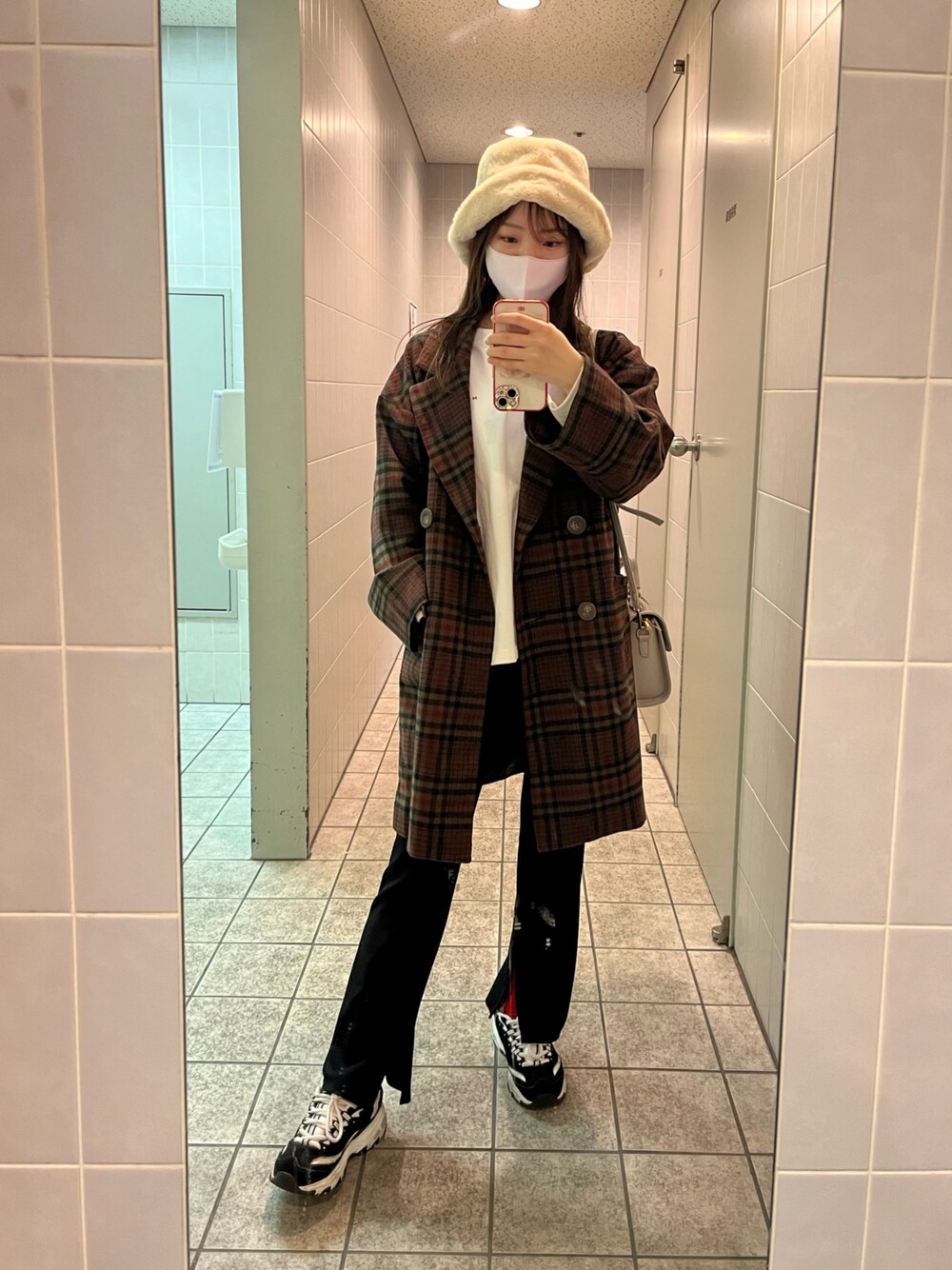 「チェスターコート、冬コーデ」｜「N WITH.のN WITH.スウェット（スウェット、ホワイト系）」を使った、Ayuさん（レディース・157cm）の冬コーディネートの1枚目の写真