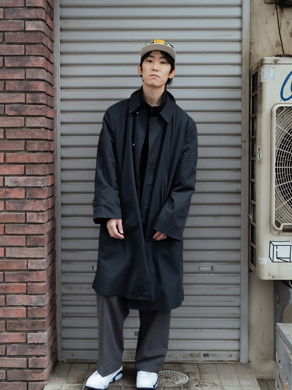 「春服デビュー宣言、古着、UNIQLO、タックワイドパンツ、GU、AIR JORDAN、Lakers、adidas」｜「adidasのアイテム（キャップ、ブラック系）」を使った、24さん（メンズ・177cm）の春コーディネートの1枚目の写真
