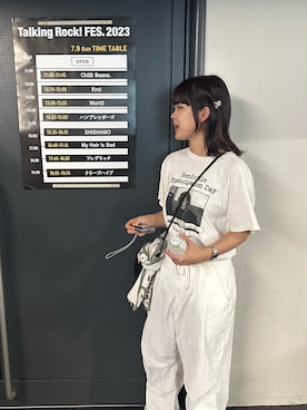 「BROKEN BASE（ブロークンベース）のアイテム（パンツ）」を使った、杏さん（レディース・163cm）の夏コーディネート