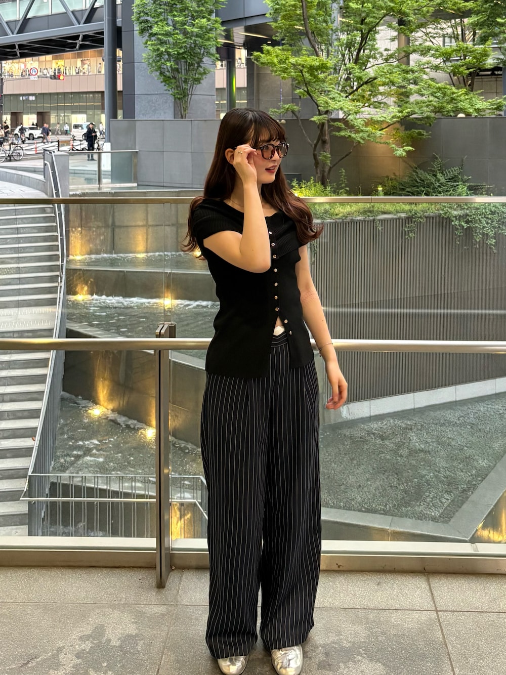 「夏服」｜「mysticのアイテム（トップス、ブラック系）」を使った、mochaさん（骨格ウェーブ・レディース・165cm）の春コーディネートの1枚目の写真