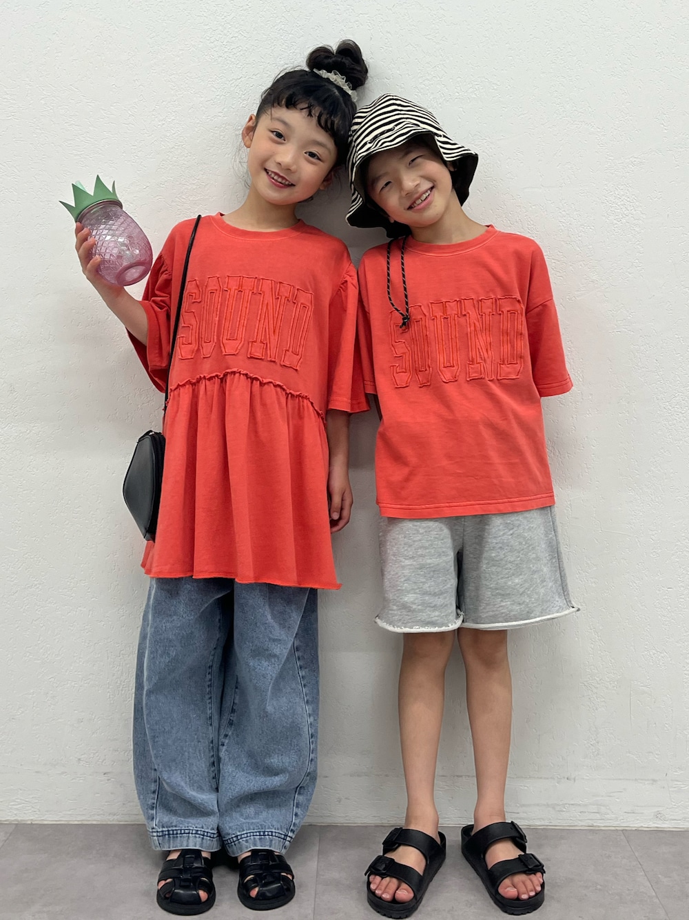「リンクコーデ、キッズコーデ、キッズファッション、キッズ、子供服、こどもコーデ、夏コーデ、男の子、女の子、女の子コーデ、男の子コーデ、おそろいコーデ、kids、Tシャツ」｜「CIAOPANIC TYPYの【KIDS】ハート型BAG（ボディバッグ/ウエストポーチ、ブラック系）」を使った、sakusakuuuunさん（キッズ・120cm）の春コーディネートの1枚目の写真