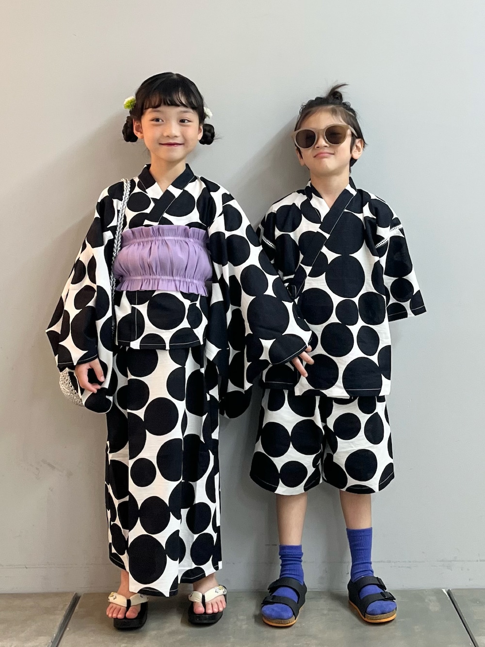 「浴衣、甚平、浴衣女子、キッズコーデ、キッズファッション、キッズ、夏コーデ、夏、夏だ！Tシャツ着よう！、男の子、女の子、女の子コーデ、兄妹コーデ、リンクコーデ、おそろいコーデ」｜「CIAOPANIC TYPYの【KIDS】らくらく甚平（浴衣、ブラック系）」を使った、sakusakuuuunさん（キッズ・122cm）の夏コーディネートの1枚目の写真