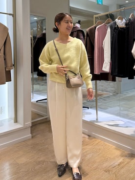 「NOLLEY’S Sophi（ノーリーズソフィ）の《セットアップ対応》ウォッシャブルダブルクロスサテンイージーワイドパンツ（その他パンツ、ホワイト系）」を使った、AIRIさん（レディース・157cm）の秋コーディネート