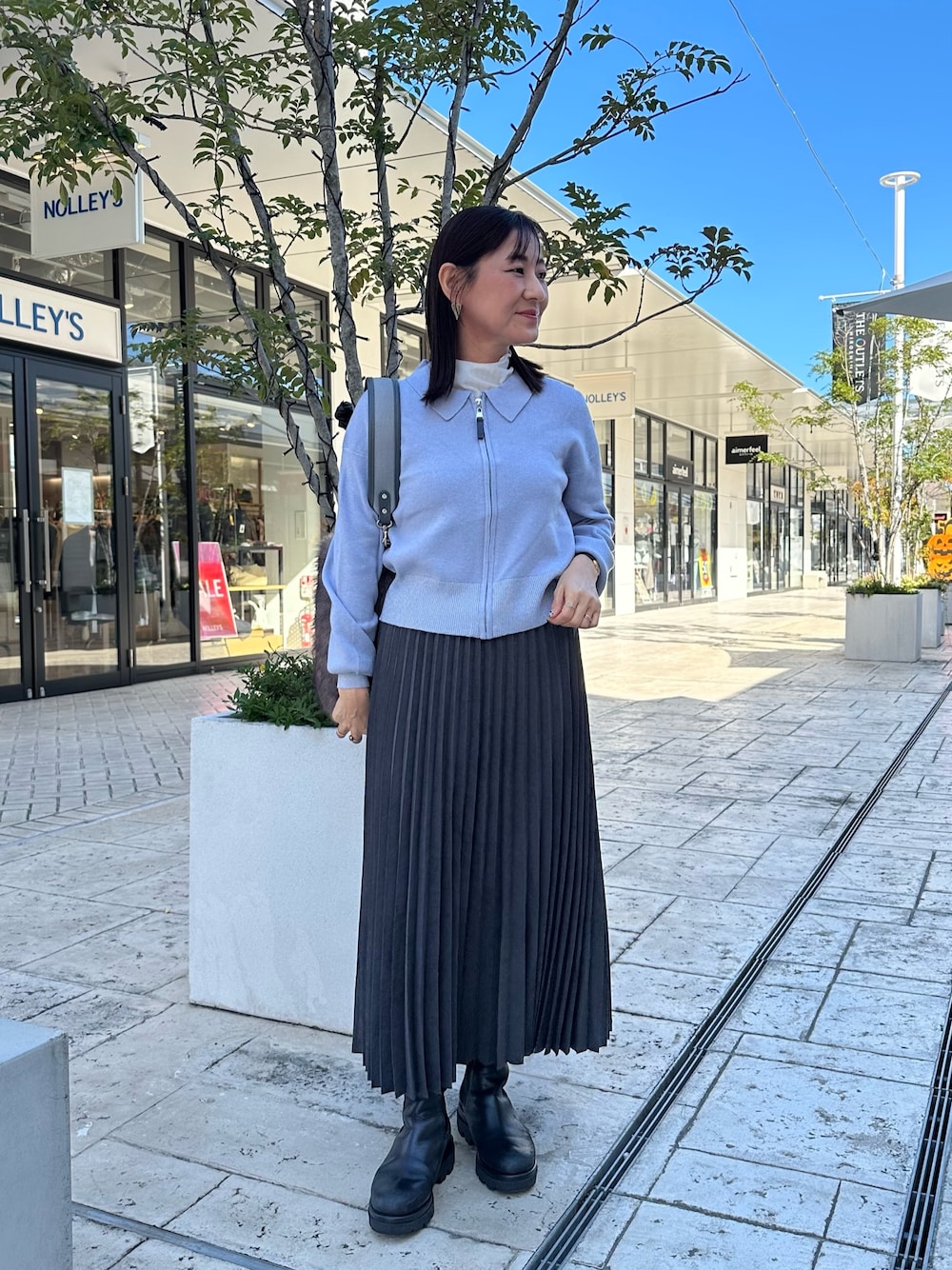 スカートを使った「ジップカーディガン」の人気ファッション