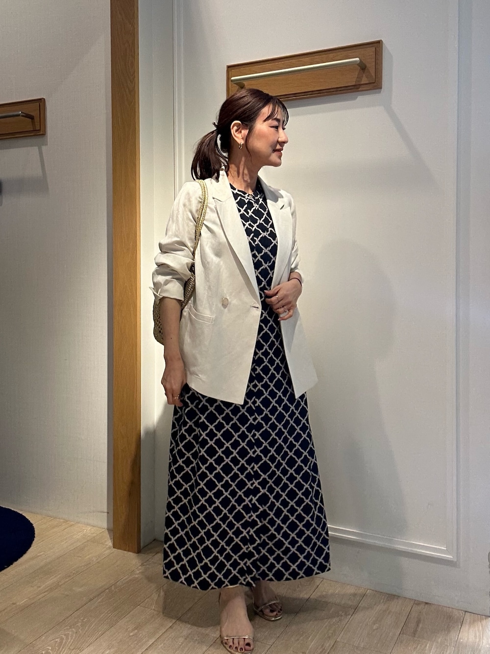 「春色、春めき満開コーデ、大人カジュアル、お花見コーデ、大人女子、春服コーデ、オトナカワイイ、レディースファッション、デイリーカジュアル、デートコーデ、お出かけコーデ、初春コーデ、低身長コーデ、低身長女子、40代ファッション」｜「MICO COULIERのイージーケアリネンジャケット（テーラードジャケット、ホワイト系）」を使った、daimonさん（骨格ナチュラル・レディース・154cm）の春コーディネートの1枚目の写真