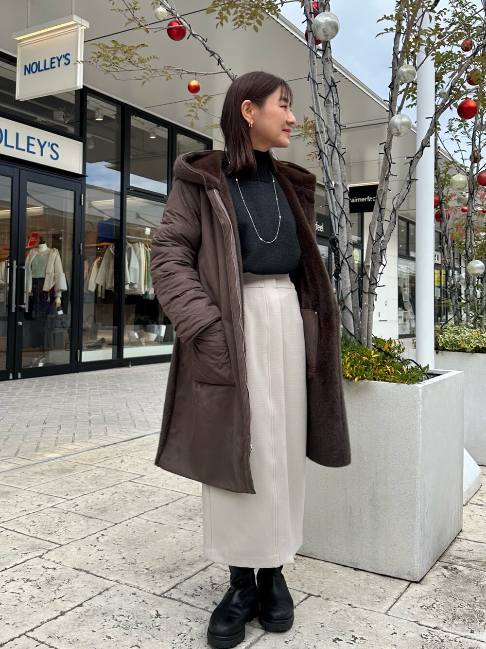 「キルティング、ロングコート、冬アウター、ママファッション、ブラウンコーデ、冬服、ムートンコート、ファーコート、ロングスカート、冬コーデ、40代ファッション、低身長コーデ、低身長女子、リバーシブルコート、リバーシブル」｜「MICO COULIERの《リバーシブル》フェイクムートンリバーシブルロングコート（ムートンコート、ブラウン系）」を使った、daimonさん（骨格ナチュラル・レディース・154cm）の冬コーディネートの1枚目の写真