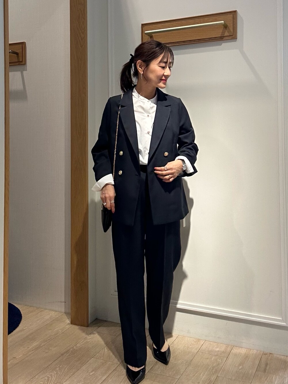 「大人ファッション、ジャケット、キレイめコーデ、セレモニー、セレモニーコーデ、オケージョン、オケージョンスタイル、セットアップ、セットアップスタイル、セットアップコーデ、入園式コーデ、入園式、卒業式、卒業式コーデ、スーツスタイル」｜「MICO COULIERの《セットアップ対応》ライトモククロス ジャケット（テーラードジャケット、ブルー系）」を使った、daimonさん（レディース・154cm）の冬コーディネートの1枚目の写真