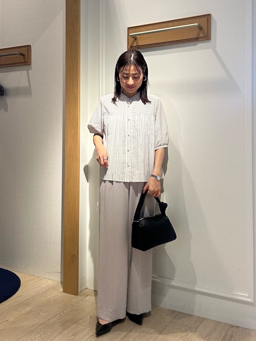 「春色、春めき満開コーデ、ストライプシャツ、オトナ女子、キレイめ、春服、ママファッション、ベージュ、シャツコーデ、セットアップ、セットアップスタイル、低身長、低身長コーデ、40代ファッション、40代」｜「MICO COULIERのジョーゼットプリーツブラウス（シャツ/ブラウス、ホワイト系）」を使った、daimonさん（骨格ナチュラル・レディース・154cm）の春コーディネートの1枚目の写真