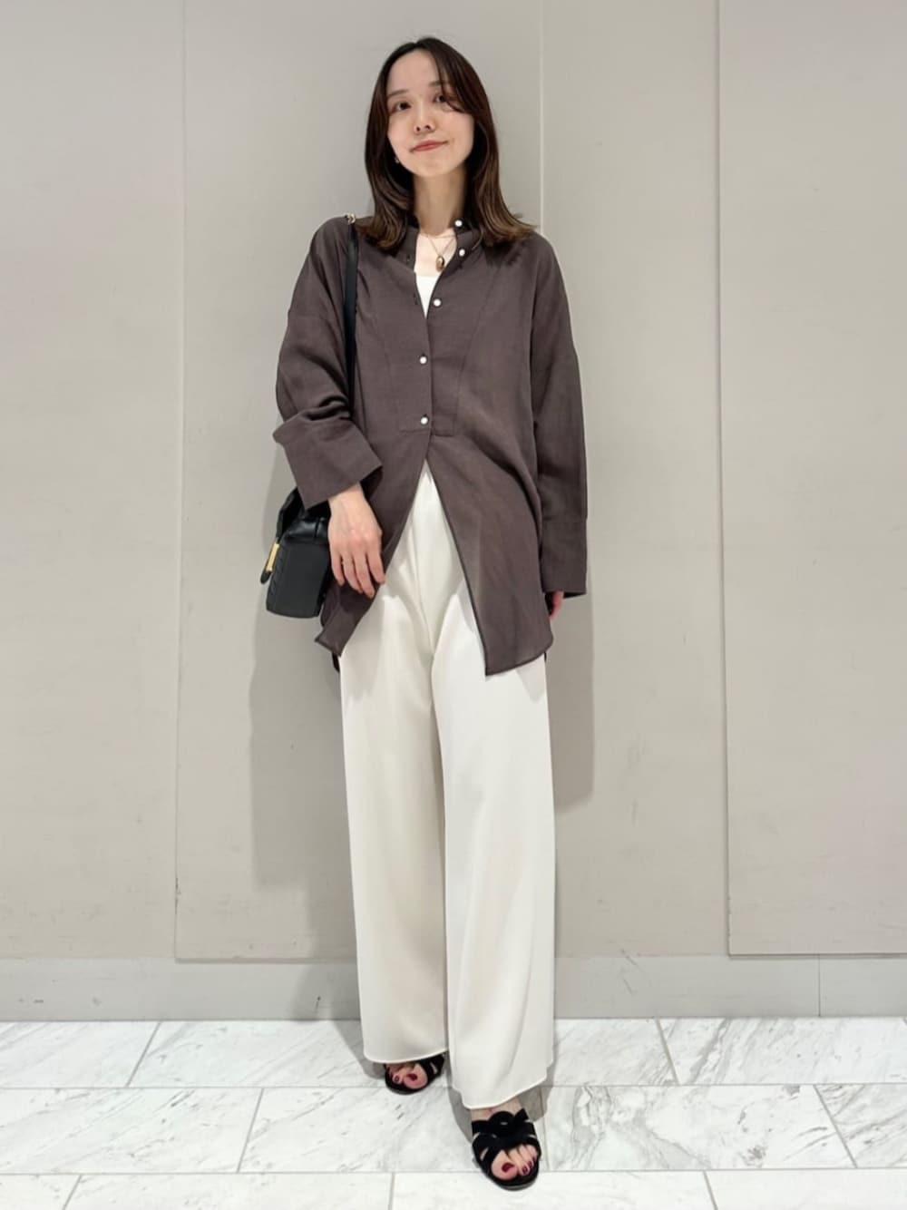 【Ballsey】シアーリネン Vテールシャツ BALLSEY（ボールジィ）の「シアーリネン Vテールシャツ（シャツ