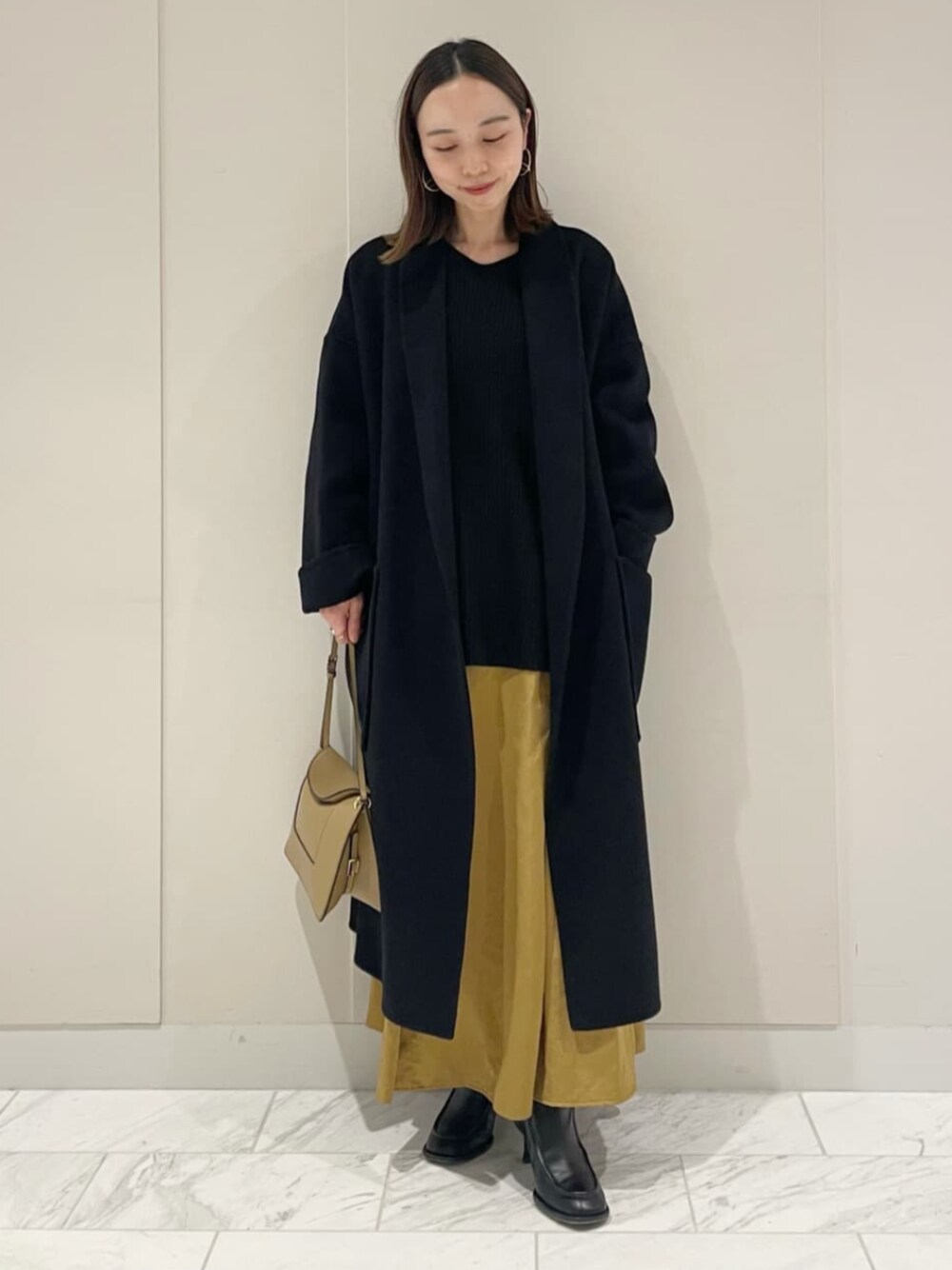 「TOMORROWLAND、トゥモローランド、DES PRÉS、ballsey、MACPHEE、WANDLER、L'unique、ショールカラーコート、アシンメトリースカート、ギャザースカート」｜「TOMORROWLAND のダブルフェイスメルトンビーバー ショールカラーコート（その他アウター、ブラック系）」を使った、Fukurono_TOMORROWLANDさん（レディース・153cm）の冬コーディネートの1枚目の写真