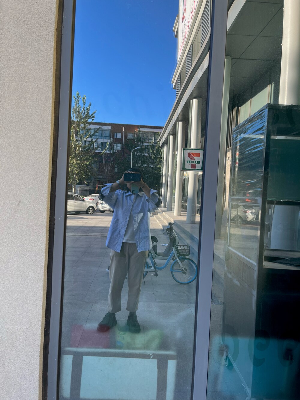 「休闲」｜「UNIQLOのアイテム（チノパンツ、ベージュ系）」を使った、bluechen1992さん（レディース・167cm）の夏コーディネートの1枚目の写真