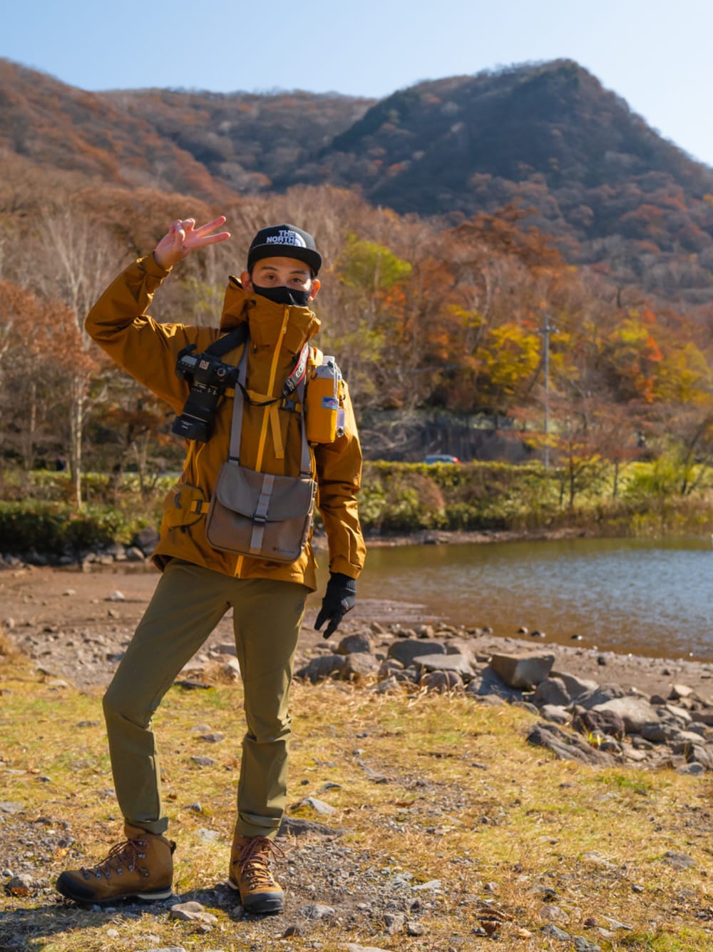 mont-bellのマウンテンパーカー（オレンジ系）を使った人気