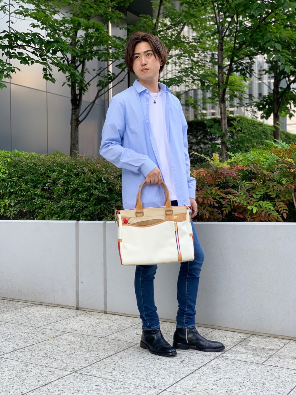 「KINGZ、オトナカジュアル、カジュアルコーデ、カジュアル、夏、夏コーデ、カジュアルバッグ、ブリーフバッグ」｜「KINGZのブレインＳＳ２小（トートバッグ、ホワイト系）」を使った、SHUN KATOさん（メンズ・173cm）の夏コーディネートの1枚目の写真