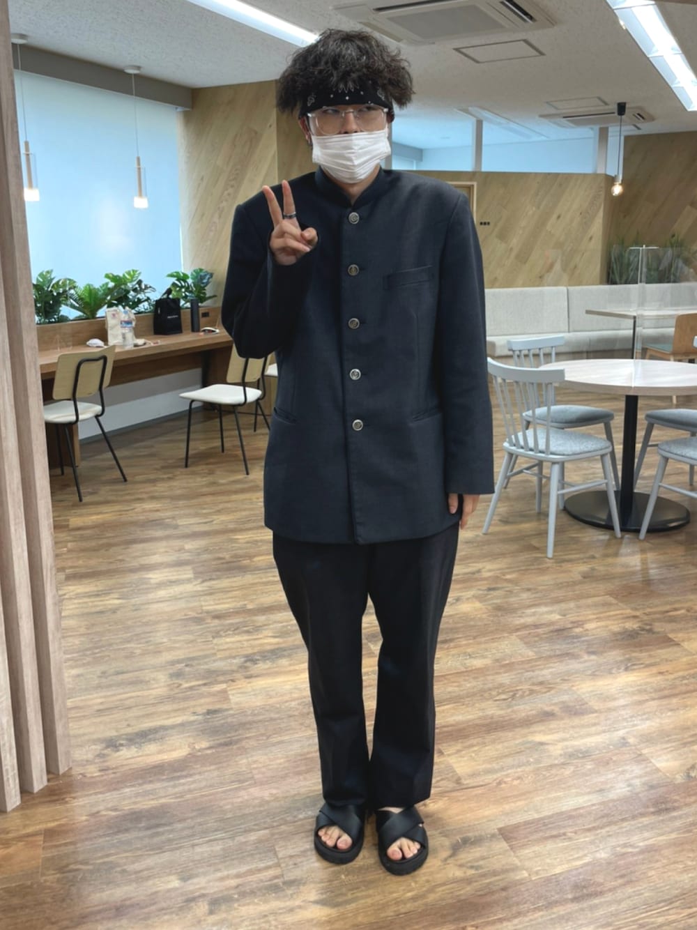 「今日のコーデ、おしゃれさんと繋がりたい、黒、第二回真っ黒でごめんな祭、制服、陰キャラ、ハレ(HARE)、オールブラック、相互フォロー、いいね、save、フォローお願いします🤑」｜「HAREのアイテム（サンダル、ブラック系）」を使った、raimu さん（メンズ・170cm）の夏コーディネートの1枚目の写真