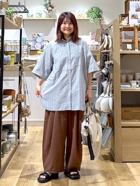 「studio CLIP（スタディオクリップ）の【イージーケア・接触冷感】ギャザーパンツ[プチ・プラスサイズあり]（その他パンツ、ブラウン系）」を使った、MAIKOさん（レディース・150cm）の春コーディネート