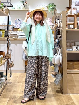 「studio CLIP（スタディオクリップ）の軽らくＷベルトサンダル（サンダル、ゴールド系）」を使った、MAIKOさん（レディース・150cm）の春コーディネート