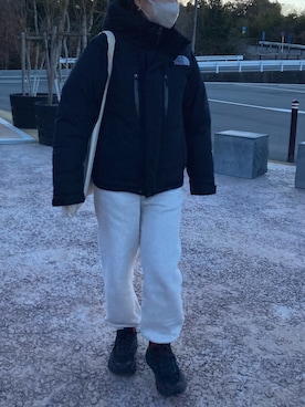 「HOKA（ホカ）のホカ HOKA ボンダイ7 ワイド BONDI 7 WIDE（スニーカー）」を使った、s__o1203さん（レディース・155cm）の冬コーディネート