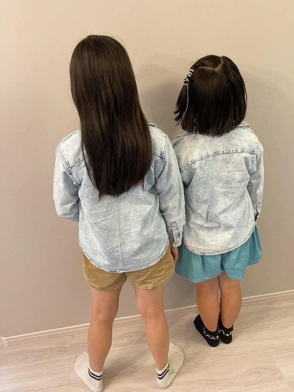 「GU、姉妹コーデ、コーデュロイ、ケミカルシャツ、小学生コーデ、小学生女子」｜「GUのアイテム（トップス、ブルー系）」を使った、☆Rico☆さん（キッズ・140cm）の秋コーディネートの1枚目の写真