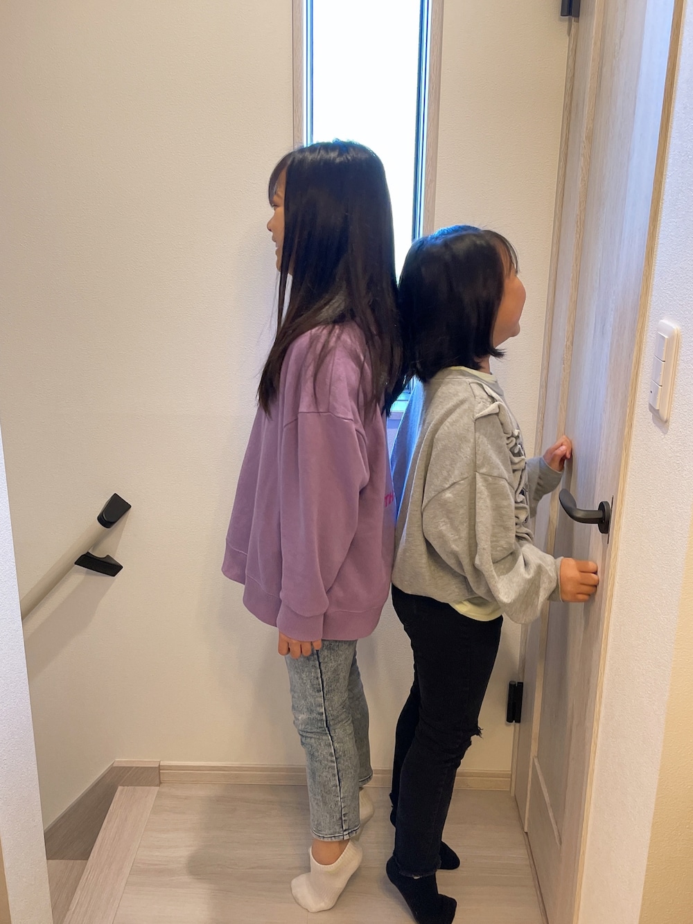 「キッズファッション、姉妹コーデ、姉妹、小学生姉妹、ZIDDY、ラブトキシック」｜「ZIDDYのZIDDY/【ニコ☆プチ掲載】ルーニーテューンズ コラボ スリーブ バックプリント  トレーナー（スウェット、パープル系）」を使った、☆Rico☆さん（キッズ・140cm）の秋コーディネートの1枚目の写真