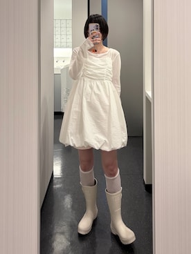 「ROCKFISH WEATHERWEAR（ロックフィッシュウェザーウェア）のORIGINAL MATT SHORT RAINBOOTS（レインシューズ、ホワイト系）」を使った、ノアさん（レディース・157cm）の秋コーディネート