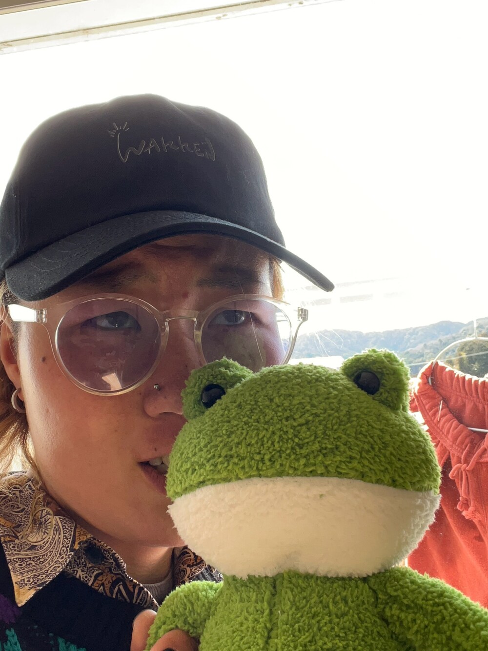 「柄シャツ、柄ニット、友達デザイン帽子、だぼだぼ、おしゃれさんと繋がりたい、今日のコーデ、ハデハデ、ハデ柄、フリースタイル」｜「NEW ERAのアイテム（キャップ、ブラック系）」を使った、HAYASHI;3さん（メンズ・167cm）の冬コーディネートの1枚目の写真