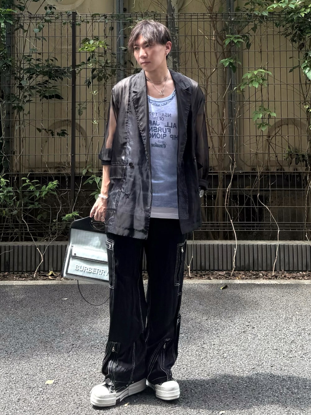 Maison Margielaのタンクトップを使ったメンズ人気ファッション