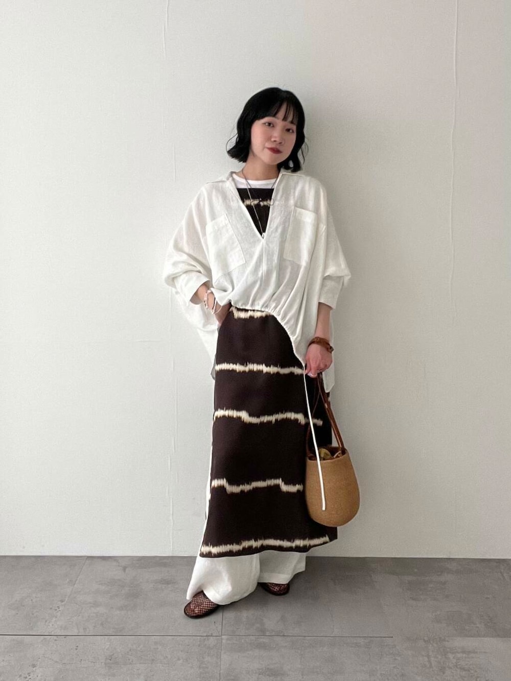 ラミーレーヨンギャザーヘムシャツを使った人気ファッション