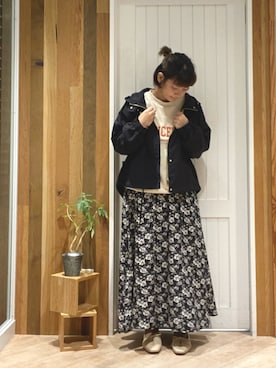 「Samansa Mos2 blue」｜「アイテム（マウンテンパーカー）」を使った、タナカさん（レディース・158cm）の秋コーディネート
