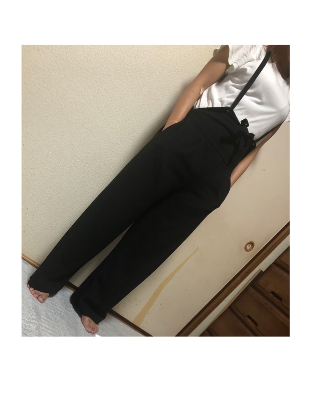 「アパレル、おしゃれになりたい、休日スタイル、モノトーン、サロペット、サロペットパンツ、オールインワン、ラフ、いいねお願いします💕、いいね返し」｜「しまむらのアイテム（オールインワン・サロペット、ブラック系）」を使った、pypy02さん（レディース・163cm）の秋コーディネートの1枚目の写真