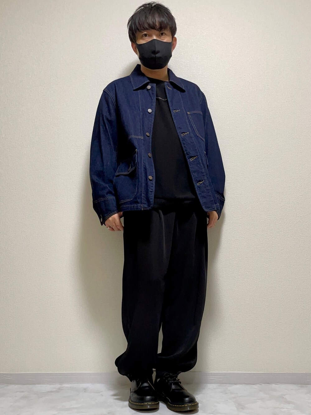 「デニムジャケット、スウェット、ワイドパンツ、プチプラ、UNIQLO、DOOPZ、オーバーサイズ、ビッグシルエット、革靴、シンプルコーデ、きれいめカジュアル、休日スタイル、春コーデ、デニム」｜「UNIQLOのアイテム（デニムジャケット、ブルー系）」を使った、DAiさん（メンズ・172cm）の春コーディネートの1枚目の写真