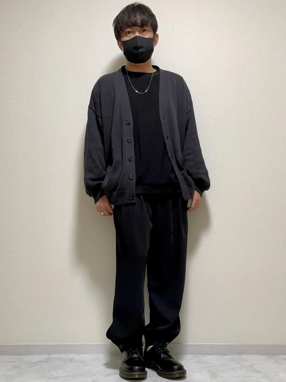 「カーディガン、スウェット、ワイドパンツ、DOOPZ、革靴、シンプルコーデ、きれいめカジュアル、休日スタイル、オーバーサイズ、ビッグシルエット、秋コーデ、冬コーデ、ゆるコーデ」｜「CPCMの強燃カーディガン（カーディガン/ボレロ、グレー系）」を使った、DAiさん（メンズ・172cm）の冬コーディネートの1枚目の写真