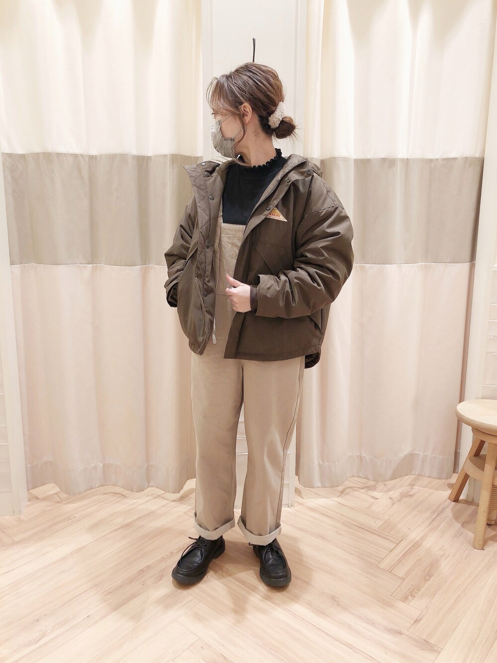 「サロペット、冬コーデ、SM2、大人カジュアル、KELTY、低身長コーデ、サマンサ モスモス(Samansa Mos2)、Samansa Mos2、Samansa Mos2 blue」｜「Samansa Mos2 blueのフリルニット（ニット/セーター、ブラック系）」を使った、yuyu720さん（レディース・153cm）の秋コーディネートの1枚目の写真
