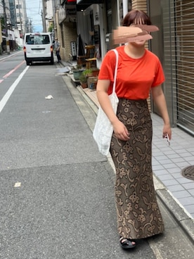 「カラーTシャツ」｜「アイテム（サンダル）」を使った、おまめこさん（レディース・157cm）の夏コーディネート