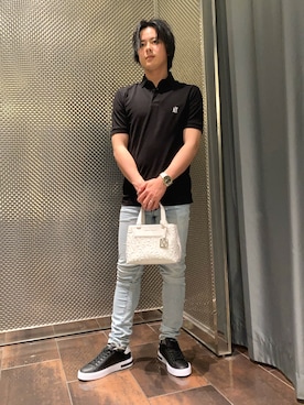 「ARMANI EXCHANGE（アルマーニエクスチェンジ）の【A|X アルマーニ エクスチェンジ】オールオーバーロゴ レースアップスニーカー（スニーカー、ブラック系）」を使った、KAKERUさん（メンズ・170cm）の夏コーディネート