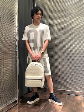 「ARMANI EXCHANGE（アルマーニエクスチェンジ）の【A|X アルマーニ エクスチェンジ】91ロゴ 半袖クルーネックTシャツ/REGULAR+（Tシャツ/カットソー、ホワイト系）」を使った、KAKERUさん（メンズ・170cm）の春コーディネート