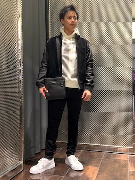 「ARMANI EXCHANGE（アルマーニエクスチェンジ）の【A|X アルマーニ エクスチェンジ】91ロゴ フーデッドスウェットプルオーバー（スウェット、ホワイト系）」を使った、KAKERUさん（メンズ・170cm）の夏コーディネート