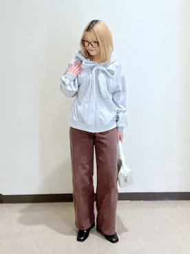 「FREE'S MART（フリーズマート）の◆起毛ビッグリボンジップパーカー（パーカー、グレー系）」を使った、Ayanaさん（レディース・155cm）の冬コーディネート