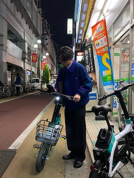 「TOMORROWLAND （トゥモローランド）のアイテム（スラックス、ブラック系）」を使った、ワカヤマさん（メンズ・175cm）の冬コーディネート