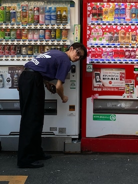 「adidas Originals（アディダスオリジナルス）のアイテム（Tシャツ/カットソー、パープル系）」を使った、ワカヤマさん（メンズ・175cm）の秋コーディネート