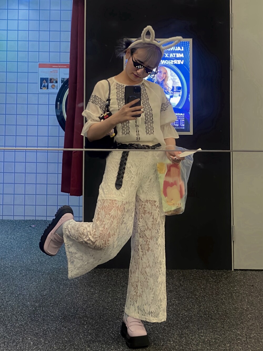 「ootd、夏コーデ、おしゃれさんと繋がりたい、オトナカワイイ、お出かけコーデ、ワントーンコーデ、厚底シューズ、レースパンツ、ホワイトコーデ、休日スタイル、韓国ファッション、オトナガーリー、シースルーブラウス、outfit、いいね、save、フォローお願いします🤑」｜「LA BELLE ETUDEの総レースワイドパンツ（その他パンツ、ホワイト系）」を使った、マミムメモモカさん（レディース・160cm）の夏コーディネートの1枚目の写真