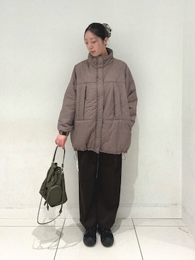 「アイテム（バッグ、グリーン系）」を使った、sawaさん（レディース・168cm）の冬コーディネート