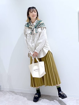 「アイテム（バンダナ/スカーフ）」を使った、はってぃーさん（レディース・168cm）の秋コーディネート