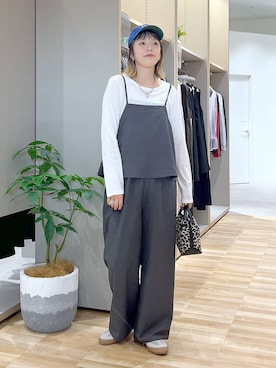「アイテム（サロペット/オーバーオール、グレー系）」を使った、はってぃーさん（レディース・168cm）の秋コーディネート