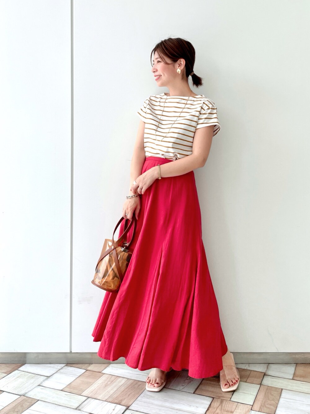 「andemiu、ボーダー、レッド、Tシャツ、アクセントカラー、フレアスカート、低身長、ママコーデ、夏コーデ、オトナ女子」｜「Andemiuのフレンチボーダーカットソー２　955906（Tシャツ/カットソー、ブラウン系）」を使った、manami00716さん（レディース・155cm）の夏コーディネートの1枚目の写真