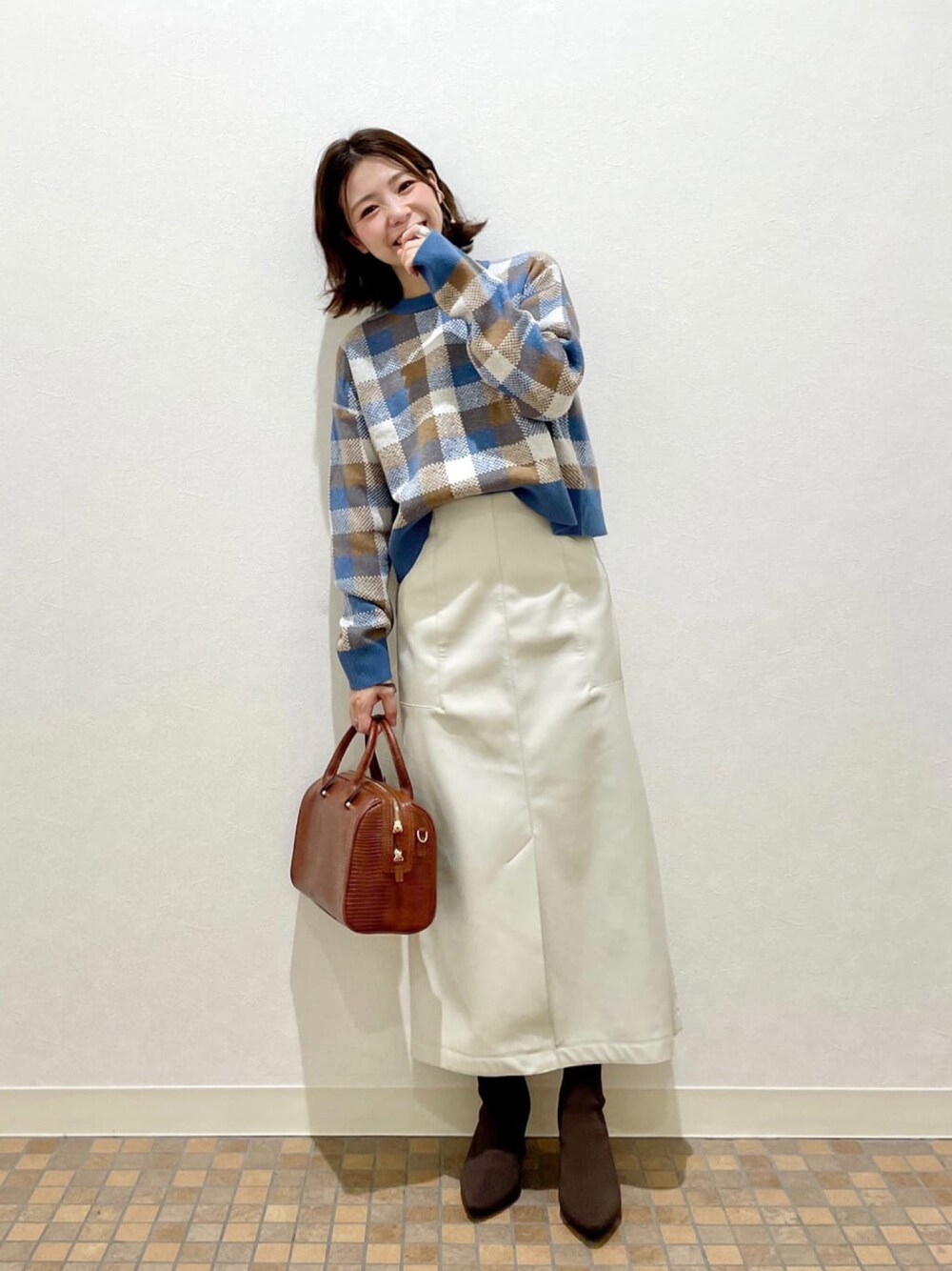 「andemiu、チェック、チェックニット、レザースカート、秋コーデ、だから秋服が好き、オトナカジュアル、秋冬コーデ、キレイめ、低身長コーデ、大人ガーリー、ママコーデ、カジュアル」｜「Andemiuのチェックジャカードニット227901（ニット/セーター、ブラック系）」を使った、manami00716さん（レディース・155cm）の秋コーディネートの1枚目の写真